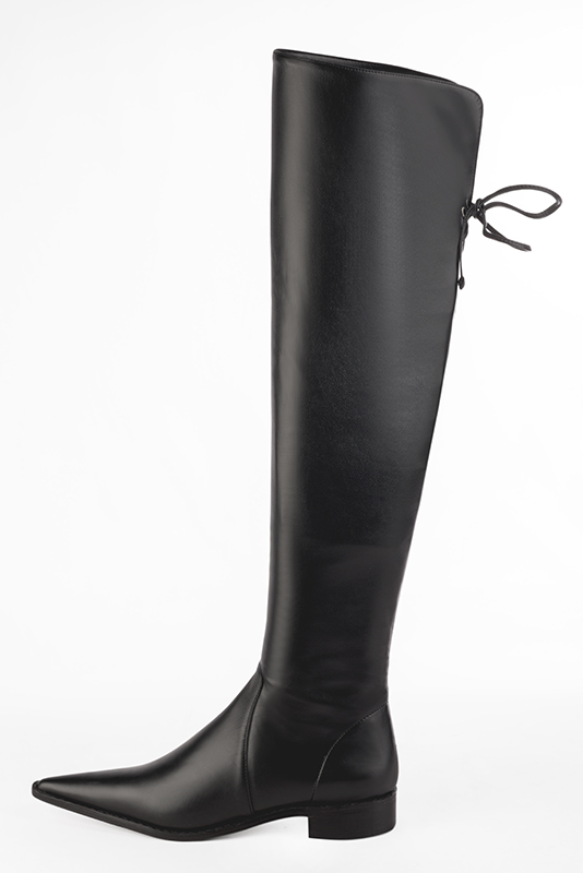Satin black women's leather thigh-high boots. Pointed toe. Flat leather soles. Made to measure. Profile view - Florence KOOIJMAN